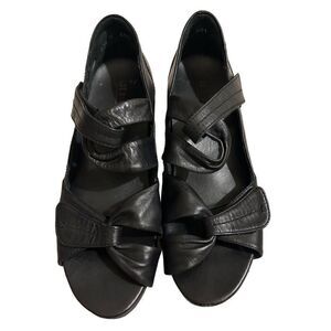 Ziera cross strap leather sandals 38.5 / 8